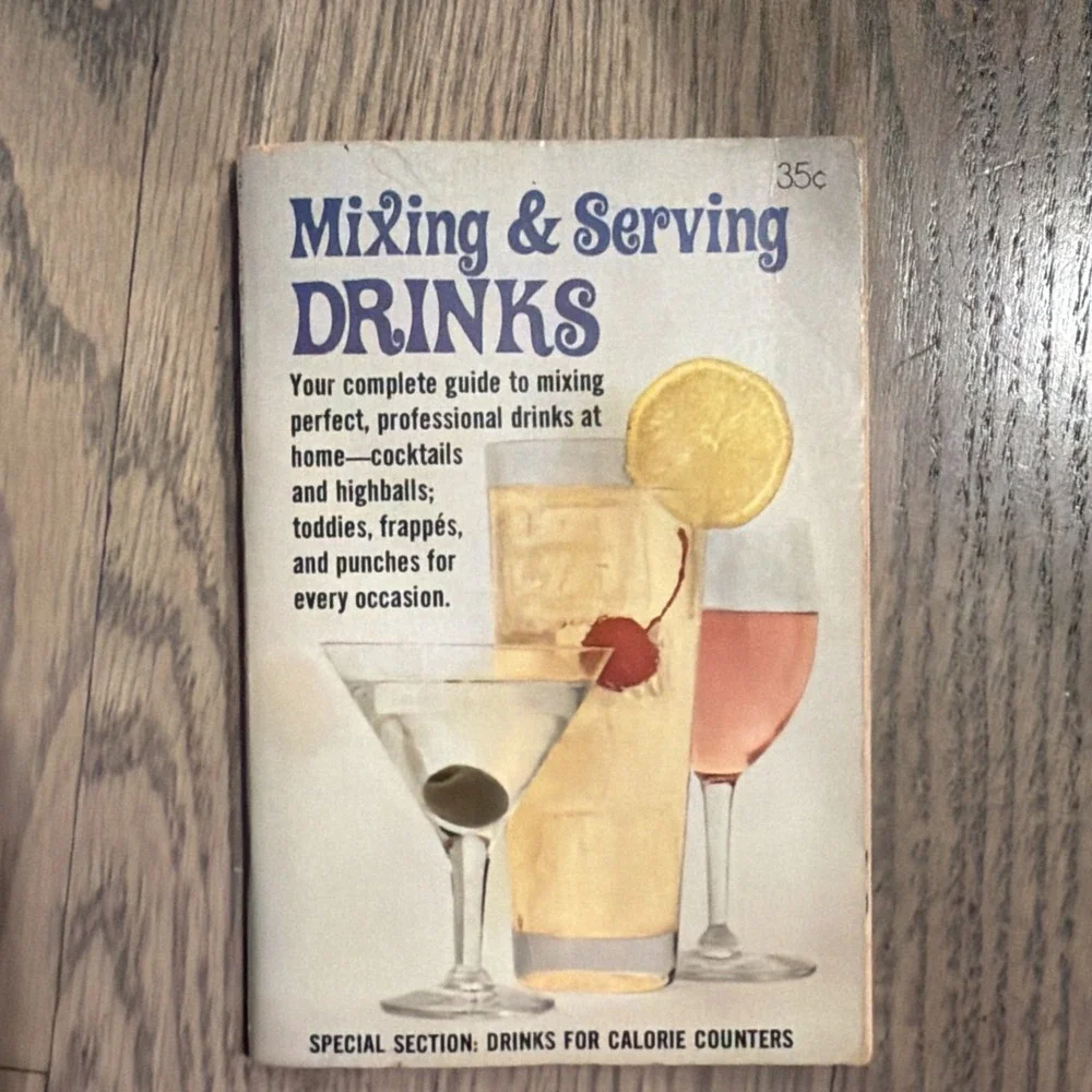 Vintage 1963 Mixing & Serving Drinks Guide Cocktails Recipes‎ Dell Purse Book